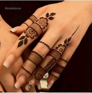 Minimalistic Finger Mehndi Designs Look 1